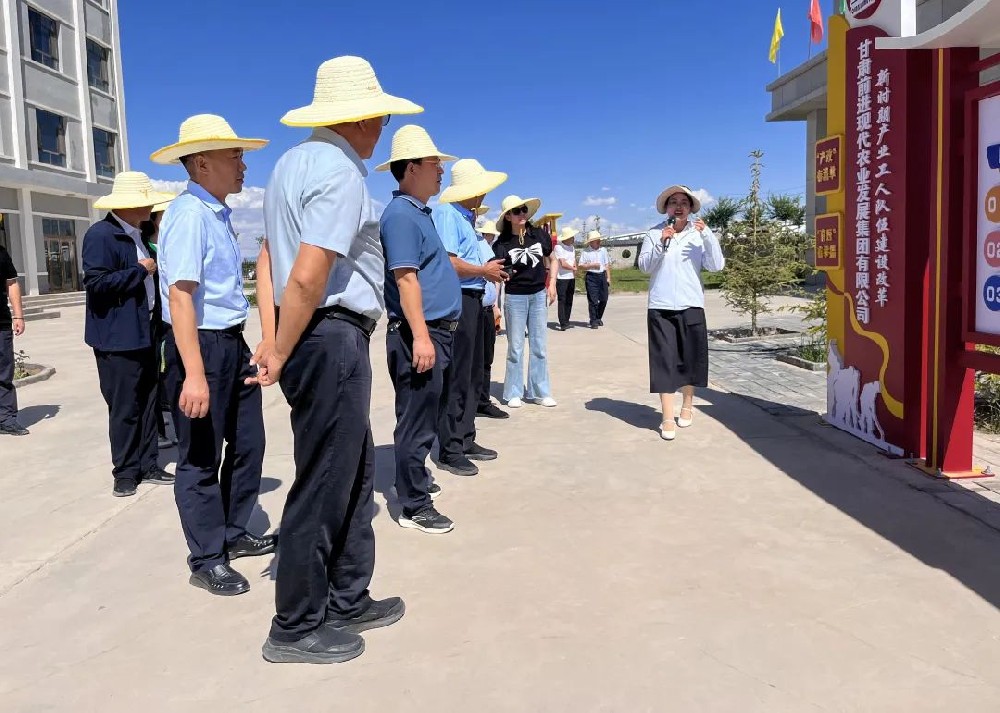 全市縣區(qū)工會觀摩組到前進集團觀摩學習