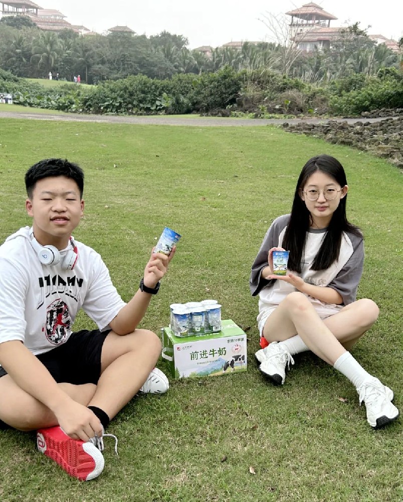 行走在三亞的海灘上，享受傳祁酸奶的馥郁之香